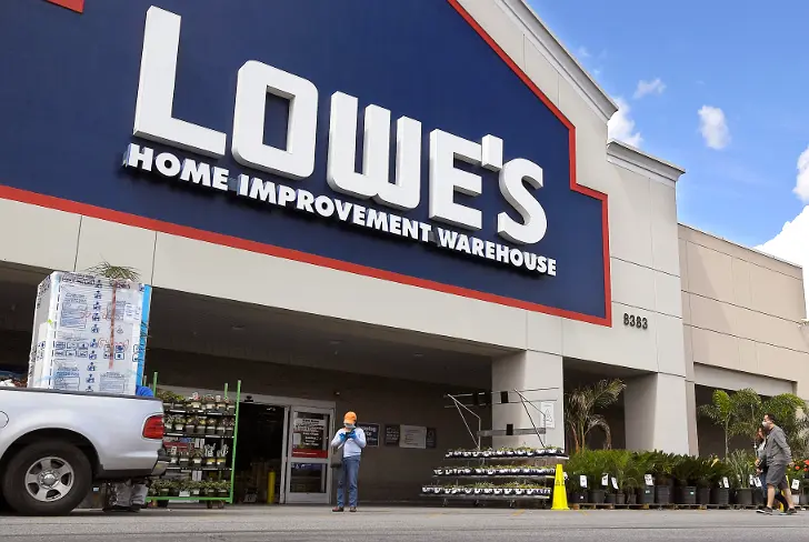 Lowe's store frontview